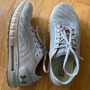 Size 8.5 Hovr sonic women’s under armour